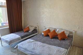 Отели типа «постель и завтрак» номер в пансионате Chebinenko Четырехместный номер с балконом-1